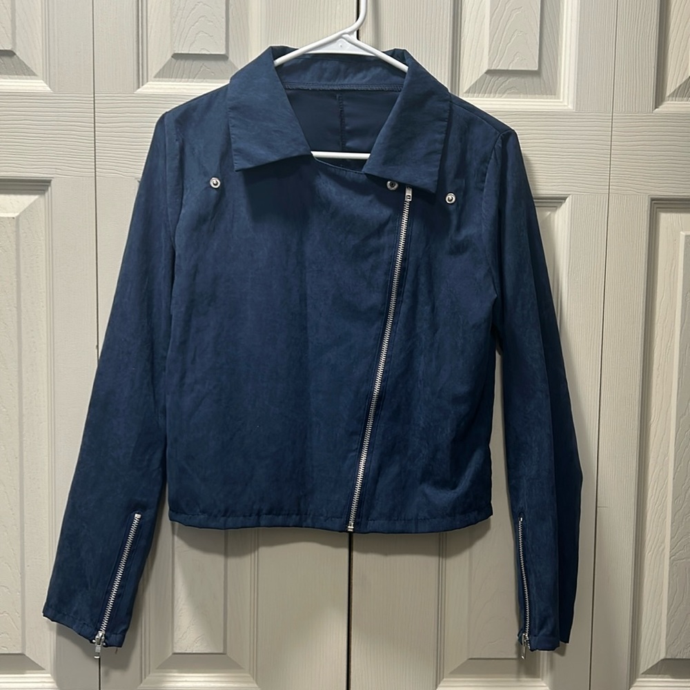 Ladies Stylish Zippered Top